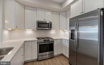 Building Photo - 42627 Burbank Terrace