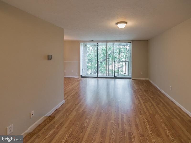Primary Photo - 3331 Huntley Square Dr