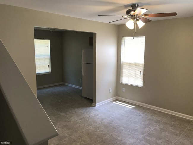 Foto del edificio - 4 br, 2 bath House - 528 Nelson Ave