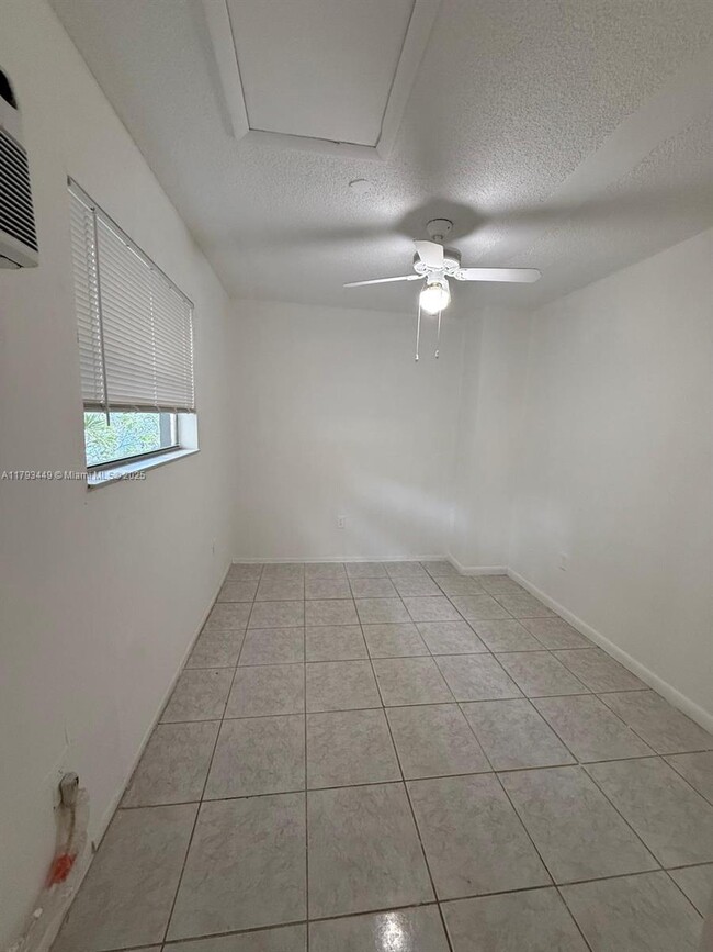 Foto del edificio - 2031 NE 170th St
