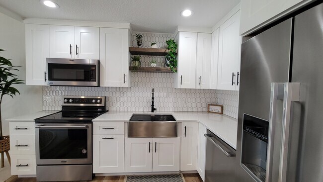 Foto del edificio - 5336 White Cliff Ln