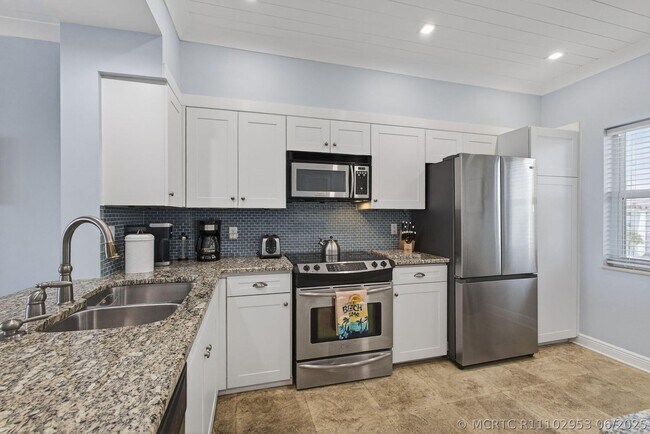 Building Photo - 105 Paradise Harbour Blvd