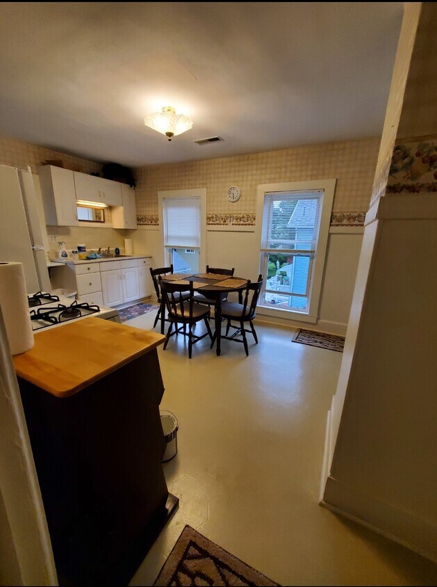 15 Cleveland Ave Unit Upper Apt., Fredonia, NY 14063 Apartments at 15