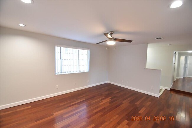 Foto del edificio - 3223 W Wyoming Ave