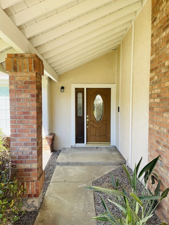 Foto del edificio - Day Lily Dr.