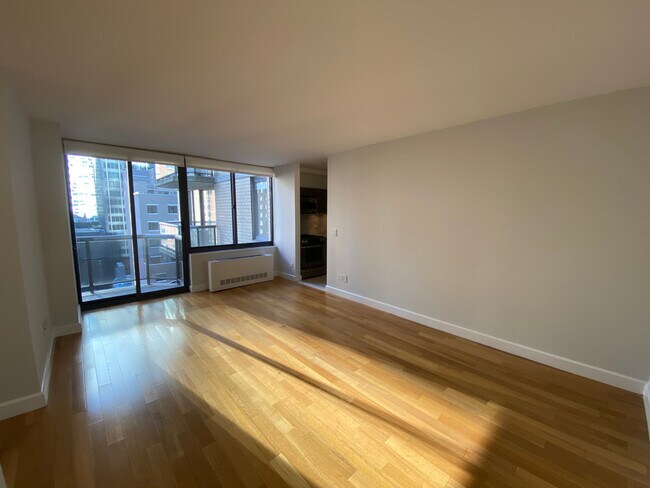 Foto del edificio - 235 W 48th St