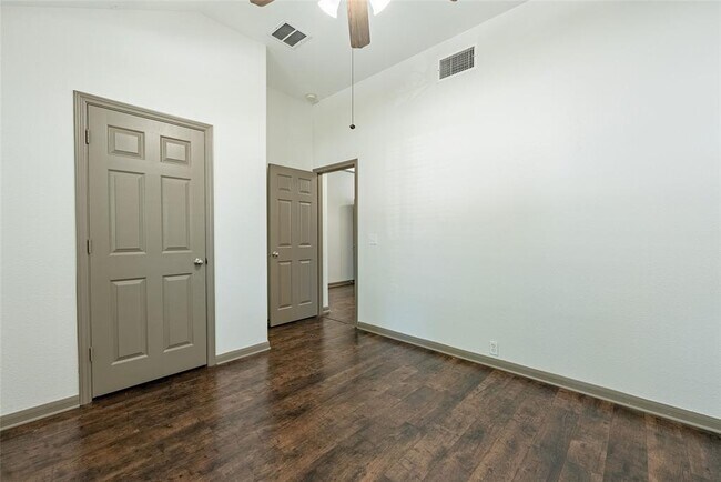 Building Photo - 605 Arrowood Pl