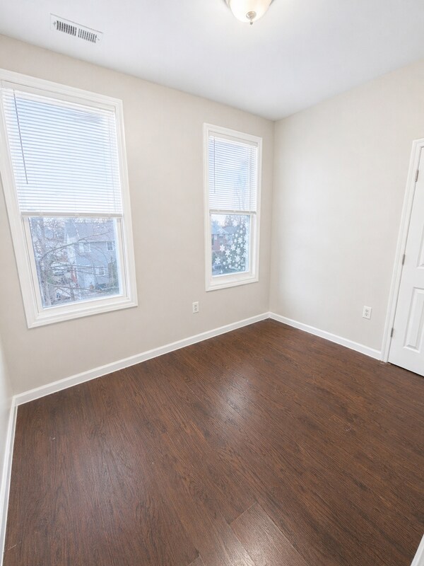 Foto del edificio - 296 N Clinton St