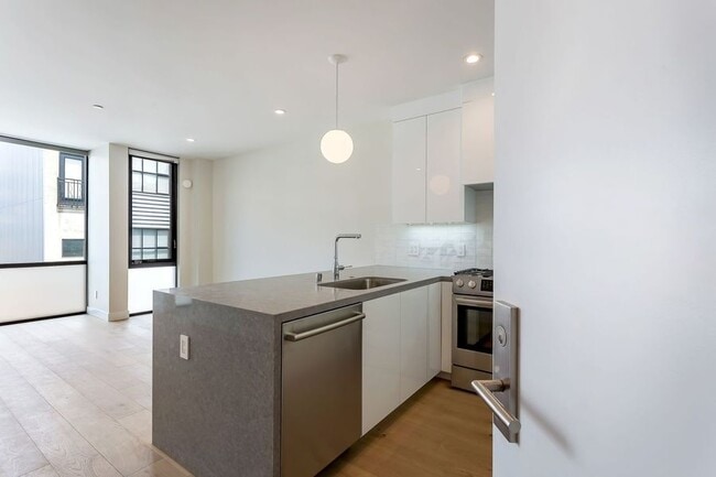 Building Photo - 949 Natoma St