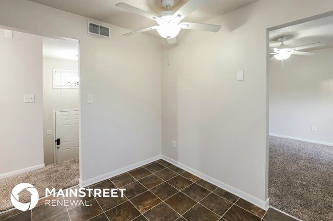 Building Photo - 14805 E Nickell Ave