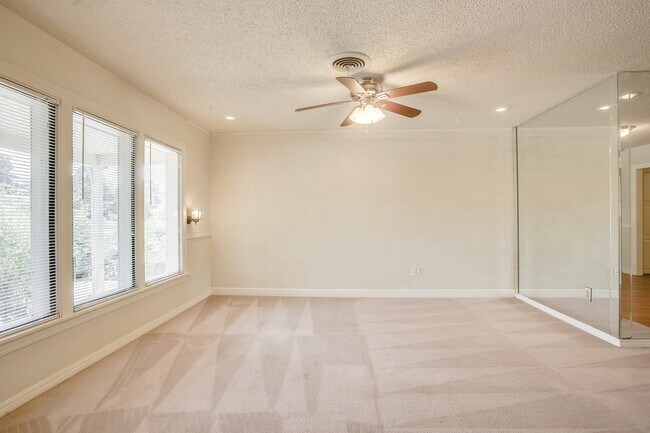 Building Photo - Pre-leasing for July!