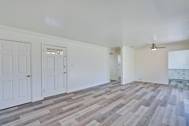 Building Photo - 800 W Hacienda Ave