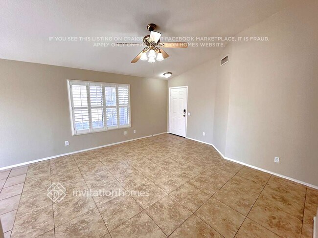 Foto del edificio - 10460 W Reade Ave