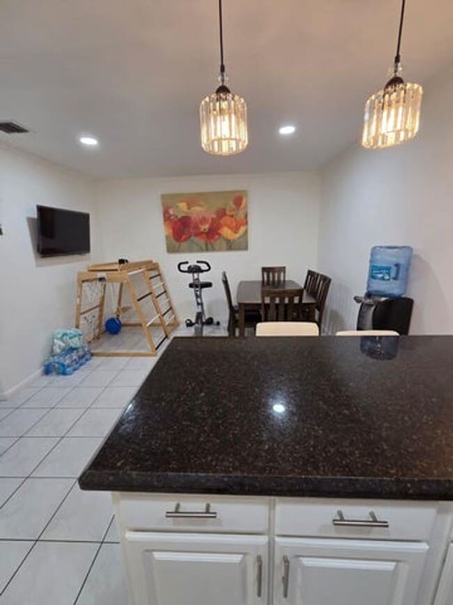 Photo - 810 Sandtree Dr House