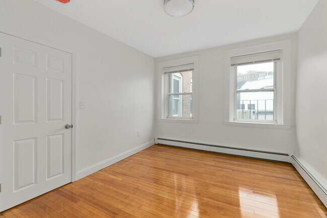 Building Photo - 122 Prince St