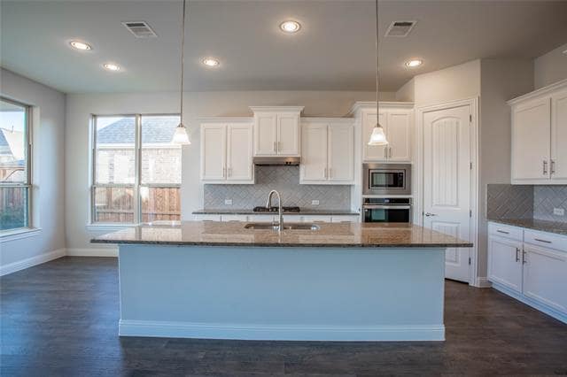 Building Photo - 7600 Clear Rapids Dr