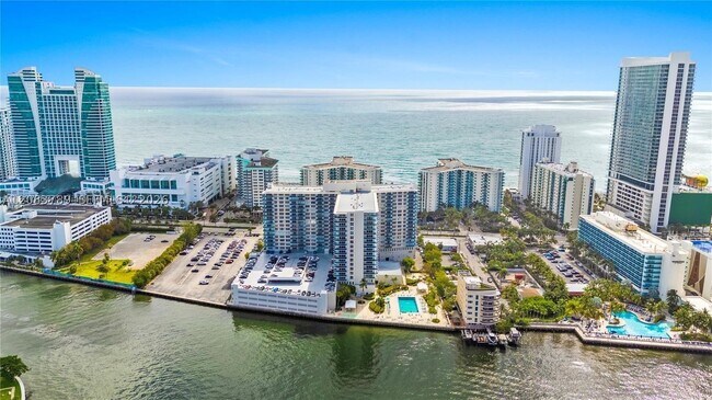 Foto del edificio - 3800 S Ocean Dr