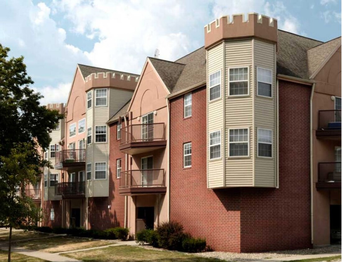 Primary Photo - 1007 S Locust St