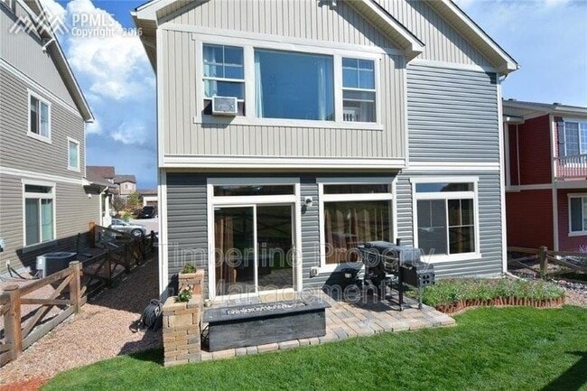 Foto del edificio - 8075 Longleaf Ln