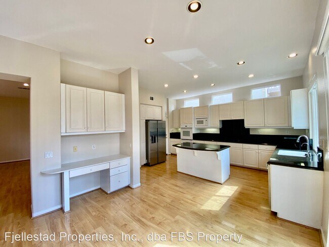 Foto del edificio - 4 br, 4 bath House - 11042 Corte Mar De De...