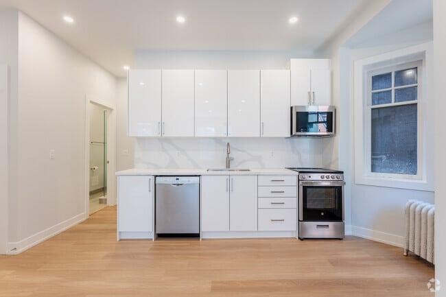 Interior Photo - 592-596 Church St & 67-71 Gloucester St