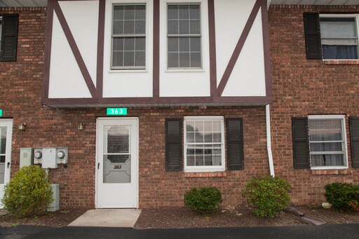 Primary Photo - 363 Grape St