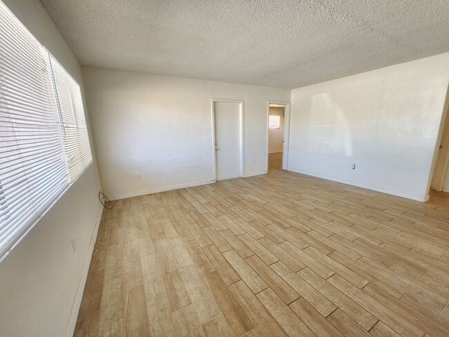 Building Photo - 3 Bedroom 1 bath