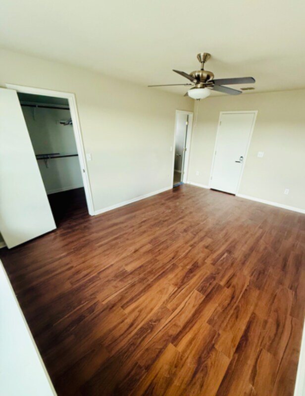 Building Photo - 400 Eagle Brook Ln