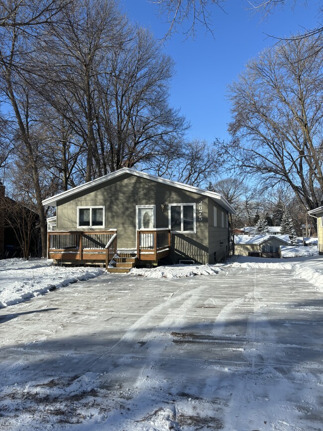 Building Photo - 2675 Larch Ln N