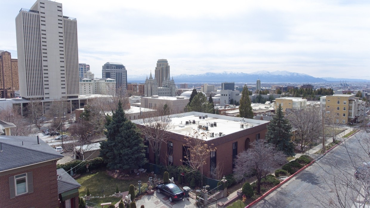 Building Photo - 68 E 200 N