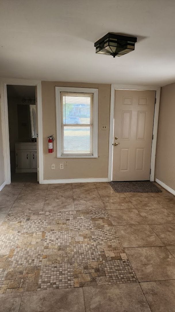Building Photo - 2 Bed 1 Bath in the University Add Near Pa...