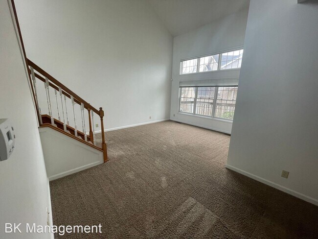 Building Photo - 3 br, 3.5 bath House - 301 E Pine Avenue