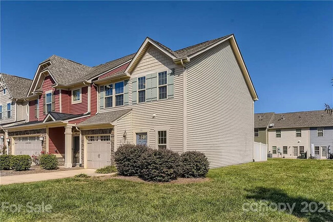 Foto del edificio - 686 Studio Ln NW