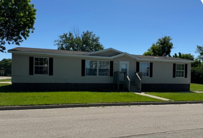 Building Photo - 619 8th St