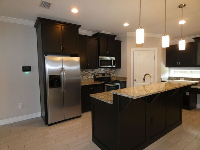 Building Photo - 2016 Salamanca St