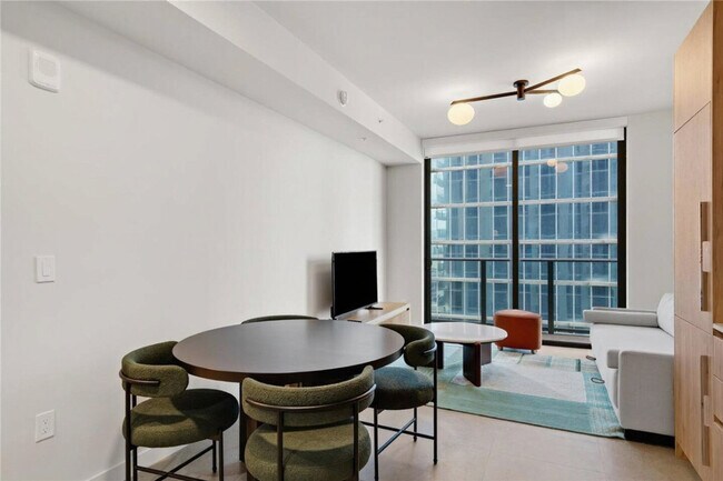 Foto del edificio - 601 N Miami Ave