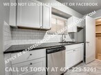 Primary Photo - 1020 W Oak Dr