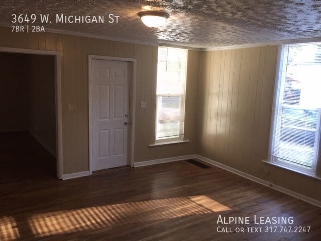 Foto del edificio - 7 Bedrooms / Central Air! / 2 car garage /...