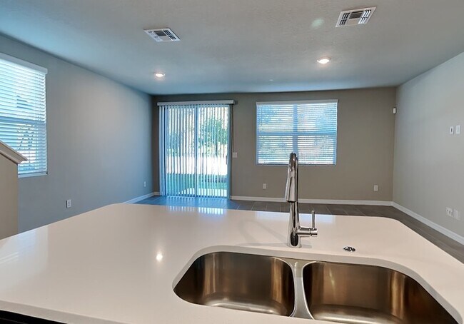 Foto del edificio - 1586 Grand Rue Dr