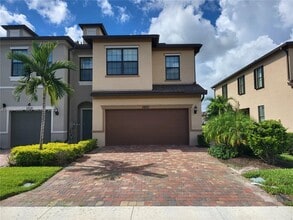 Building Photo - 2820 Troubadour St