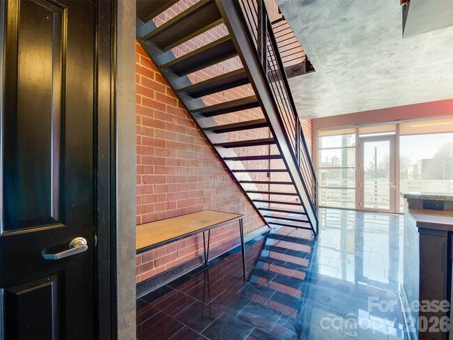 Building Photo - 710 W Trade St