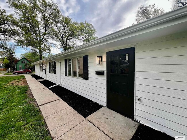 Building Photo - 1823 Euclid Ave