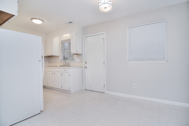 Foto del edificio - 345 Sunny Hill Dr