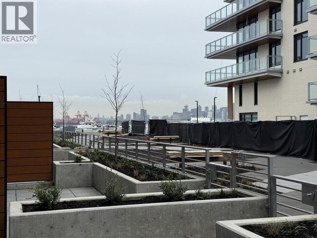 Building Photo - 755 Harbourside Dr