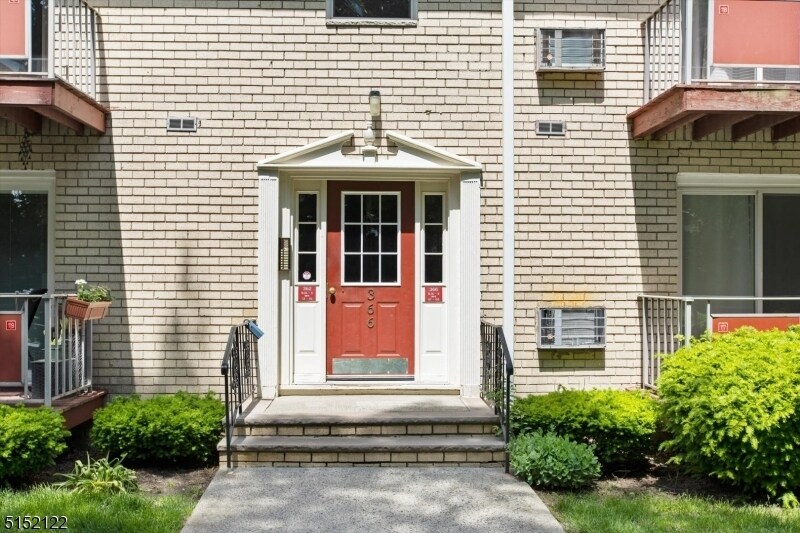 Foto principal - 366 Hoover Ave