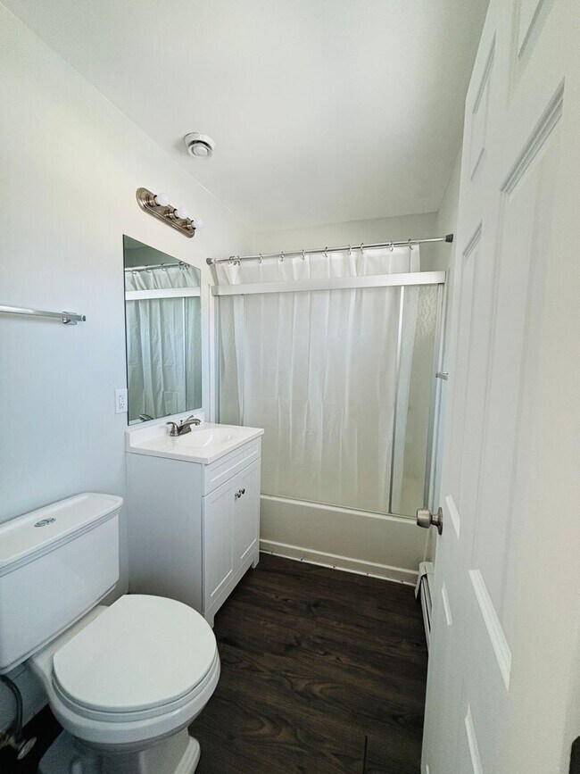 Building Photo - 245 Parliament Cir