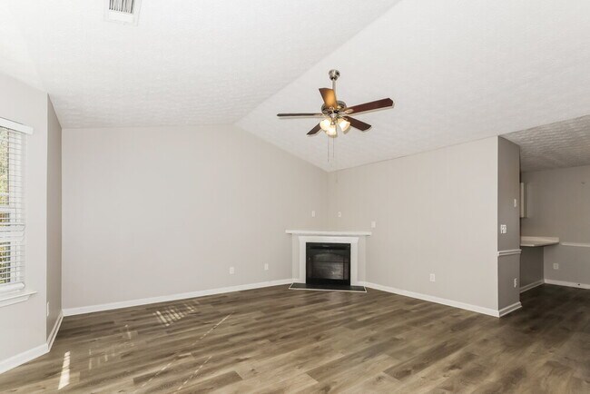 Foto del edificio - 3901 Alderwoods Dr