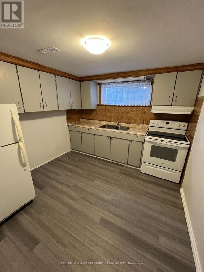 Building Photo - 9 Dalbeattie Ave