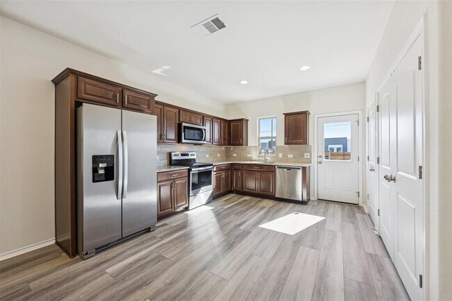 Foto del edificio - 6401 Graymont Dr