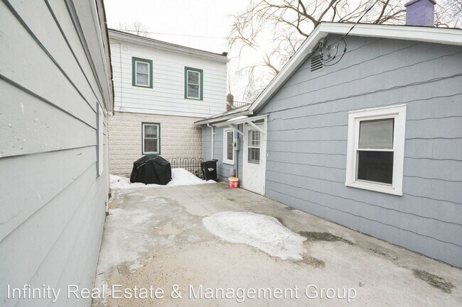 Building Photo - 2 br, 1 bath House - 624 5th Ave SW